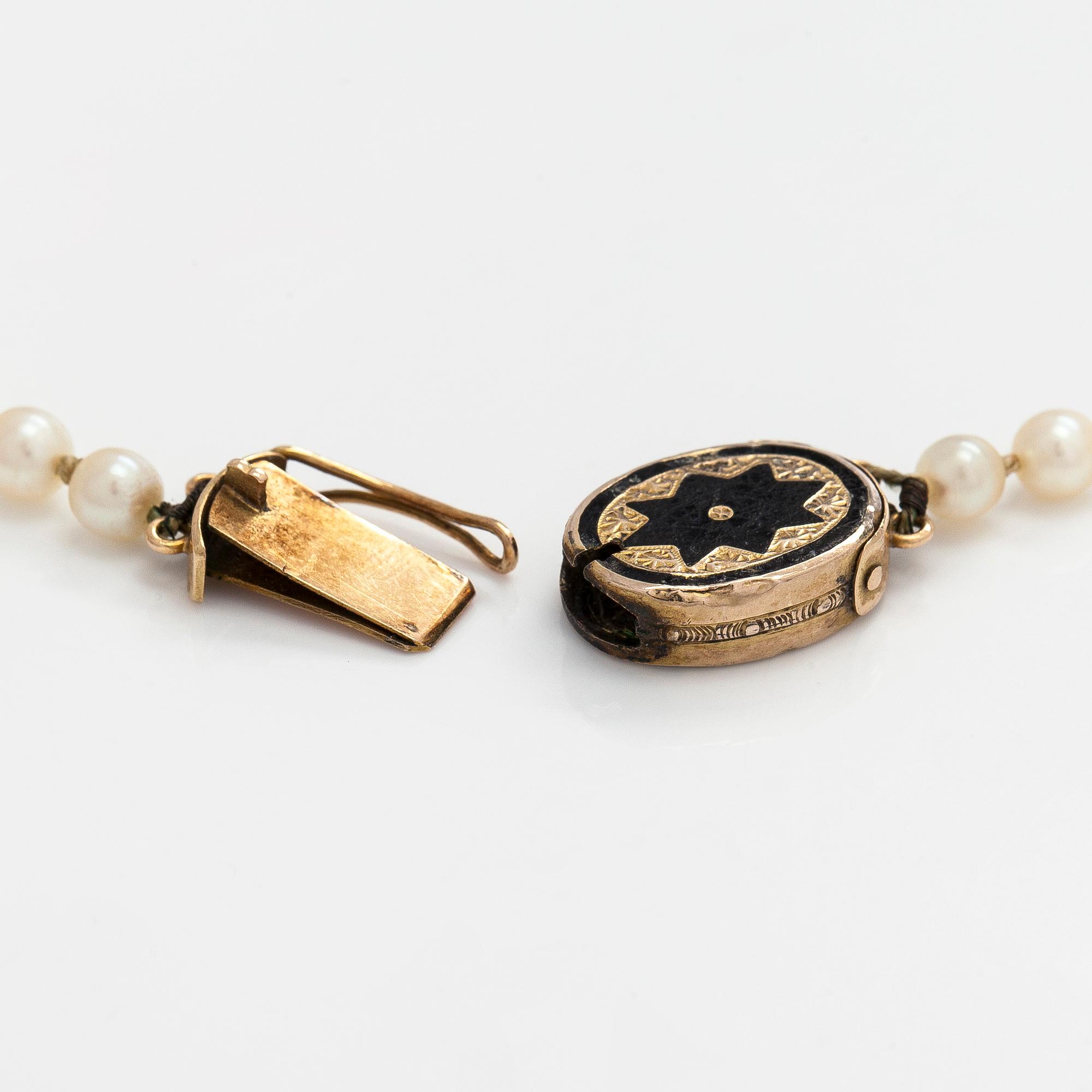 Helminauha, viljeltyjä helmiä.