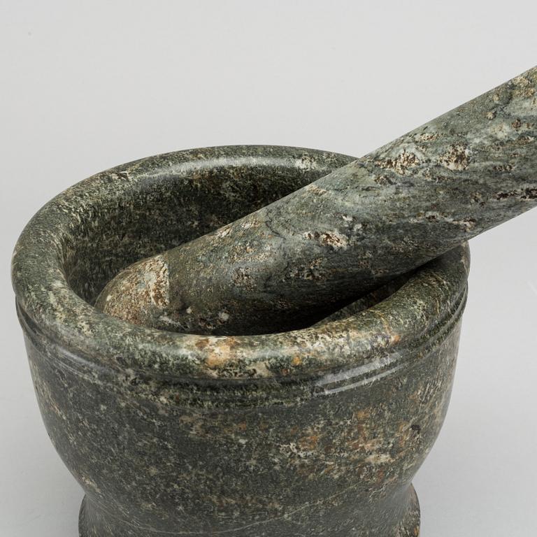 MORTEL MED STÖT, marmor.