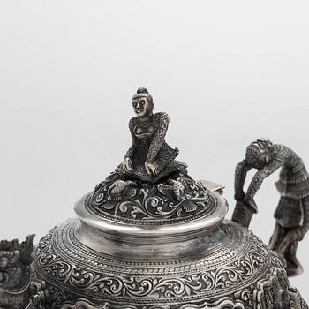 Tekanna, sockerskål och mjölkkanna, silver, 1900-talets början/ första hälft. Finska kontrollstämplar, 1949.