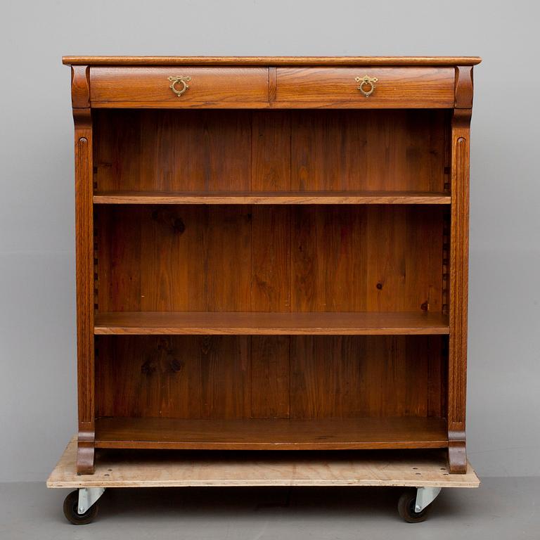 BOKHYLLOR, 2 st, jugend 1900-talets början.