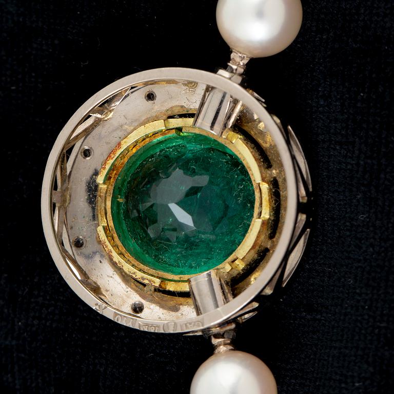 Cultured pearl necklace, clasp.