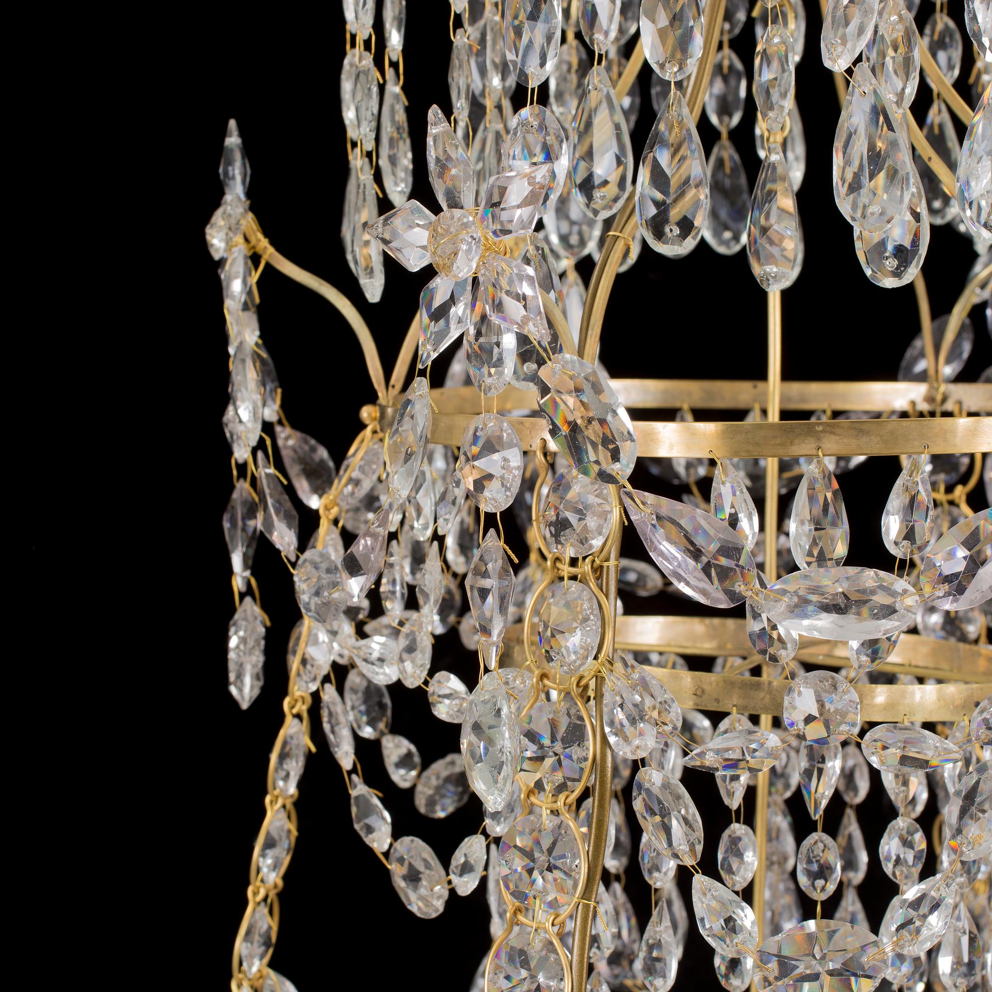 LJUSKRONA, gustaviansk stil (äldre prismor), 1900-tal. Höjd ca 113 cm.