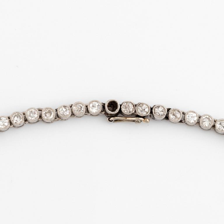 An 18K white gold and old-cut diamond rivière necklace.