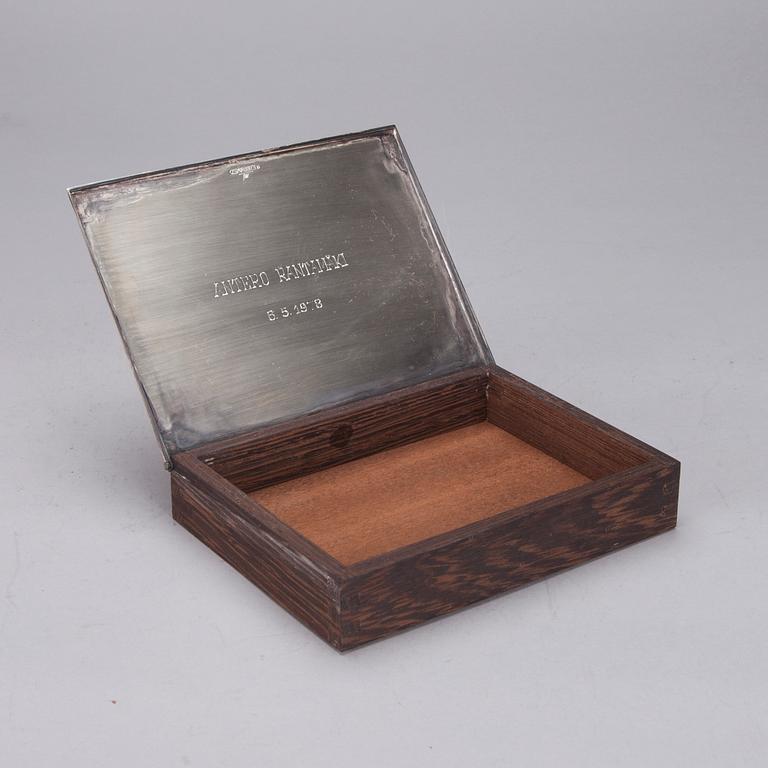 CIGARRETUI, silver samt trä, Tapio Wirkkala, Hopeakeskus Oy, Tavastehus, 1976.