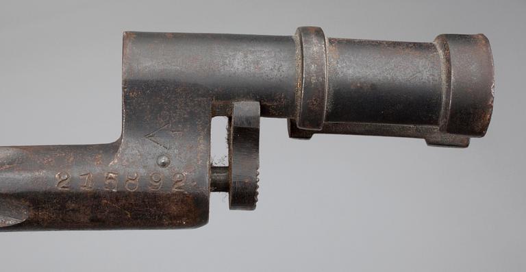 DRÄKTVÄRJA, BAJONETT  samt KINDJAL, möjligen Tyskland/Ryssland 1800-tal samt 1900-taltes början.