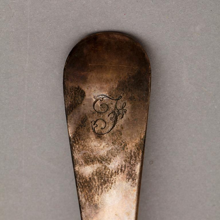 SOPPSLEV, silver, otydliga stämplar, England troligen 1700-tal. Vikt ca 213 gram.