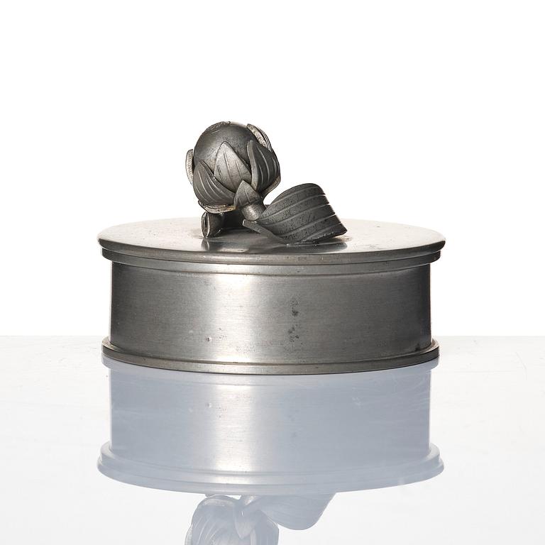 Firma Svenskt Tenn, a lidded pewter box model "32", Stockholm 1930.