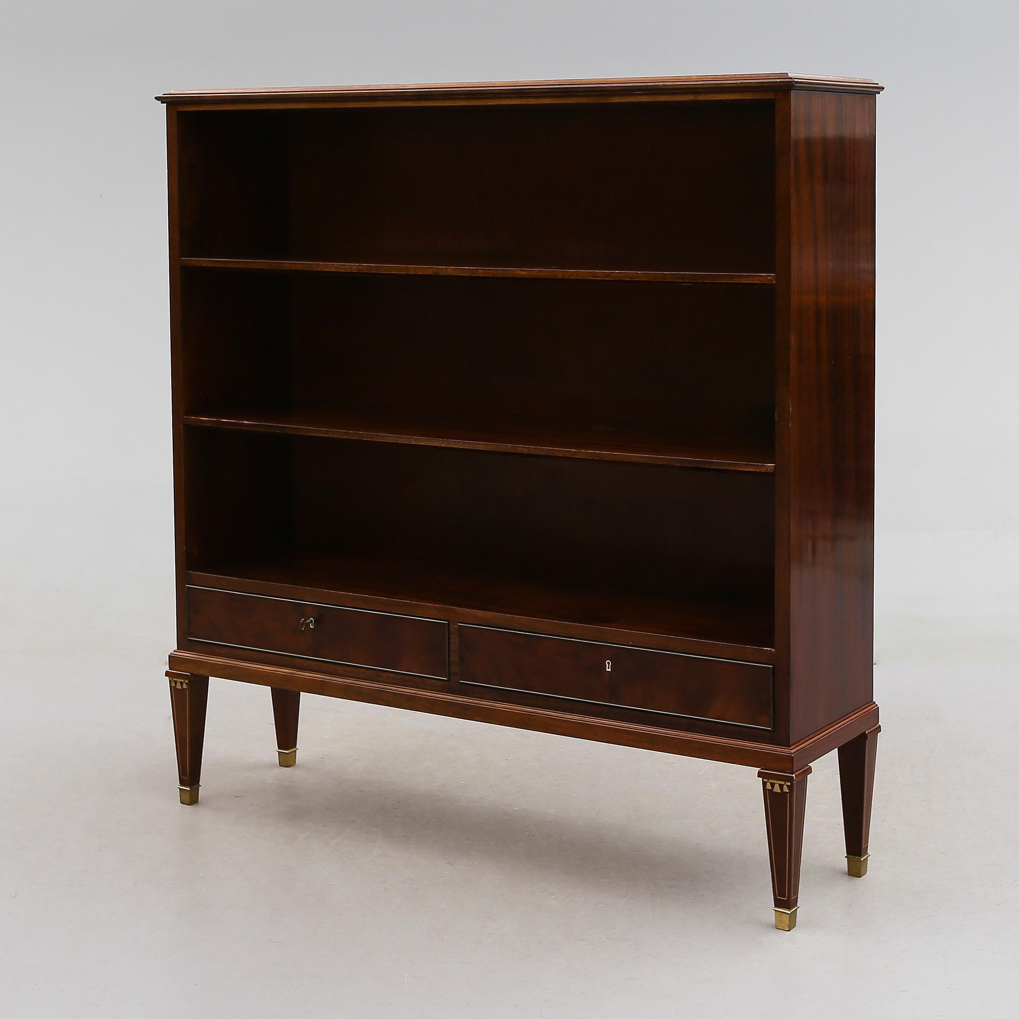 BOKHYLLA, gustaviansk stil, 1900-talets första hälft.