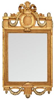565. A Gustavian late 18th century mirror.