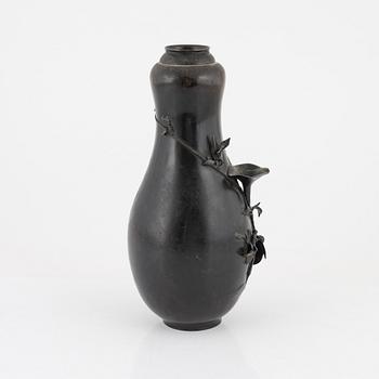 A Japanese bronze Vase, Meiji (1868-1912).