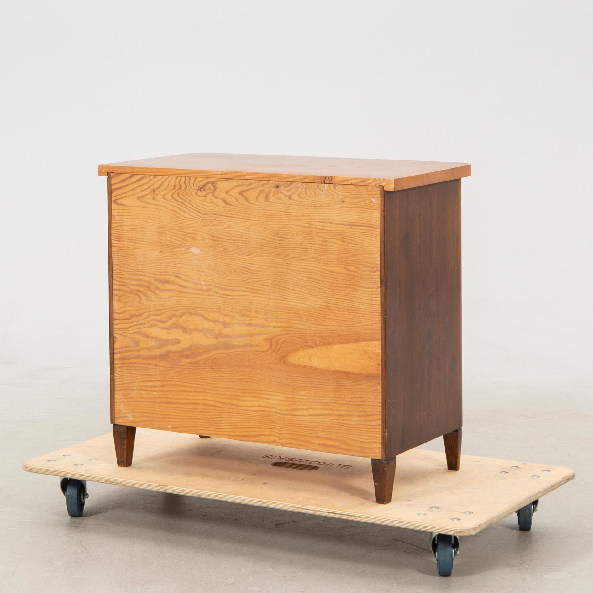Cabinet, first half of the 20th century.