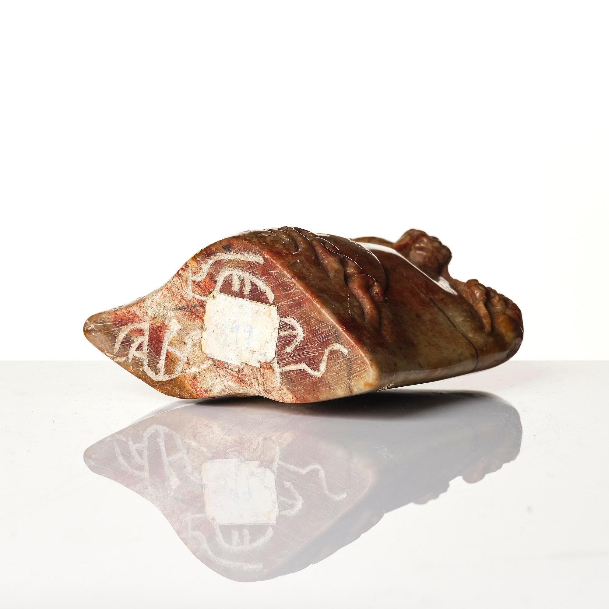 A group of carved nephrite and jade ornaments, China, Qing dynasty and older. (8 pieces).