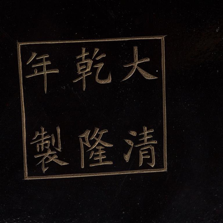 A large lacquer box with cover, Qing dynasty, with Qianlongs mark.