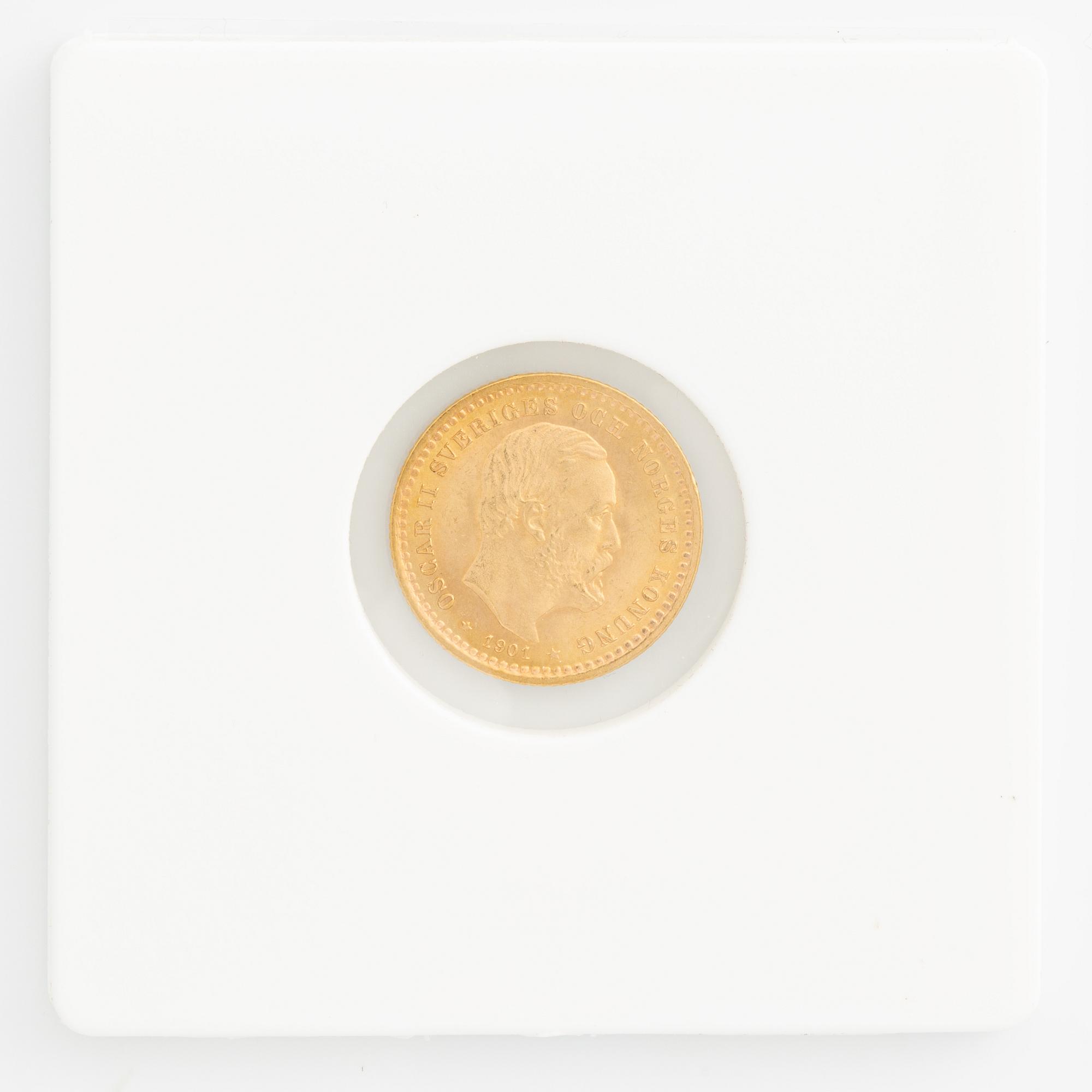 Two Swedish gold coins, 10 kronor and 5 kronor from 1874 and 1901.