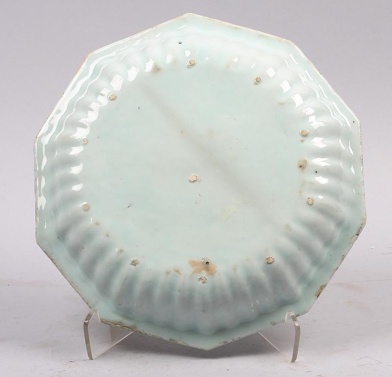 SKÅLFAT. Porslin, Kina. Kangxi (1662-1722).