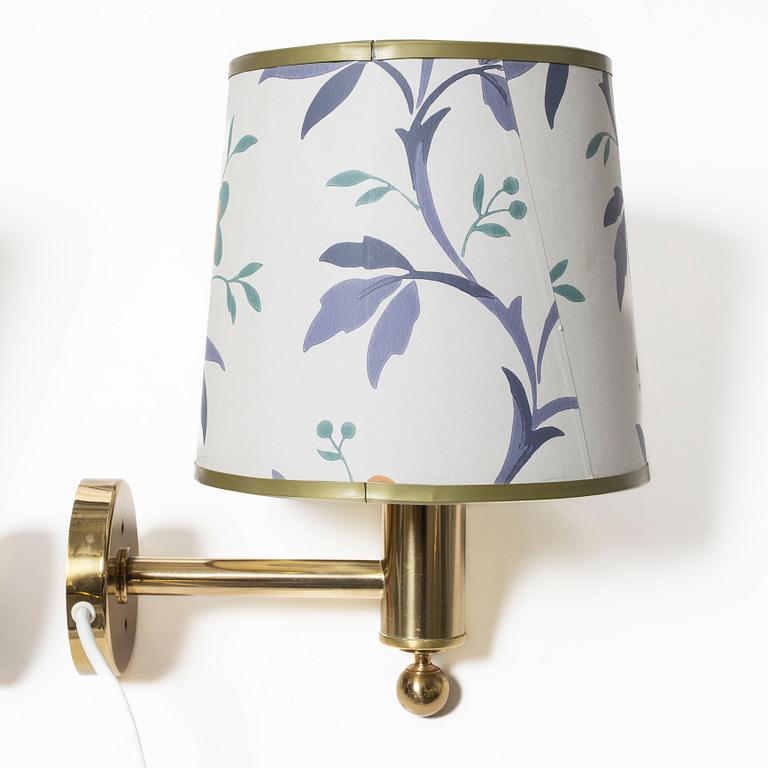 A pair of wall lamps, model "V-18", Bergboms. Late 20th century.