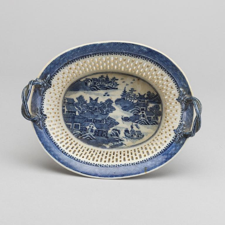 A Chinese Qianlong blue and white porcelain chestnut bowl.