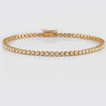 ARMBAND, 18K guld med briljantslipade diamanter ca 1.00 ct. Vikt 5,4 gram.