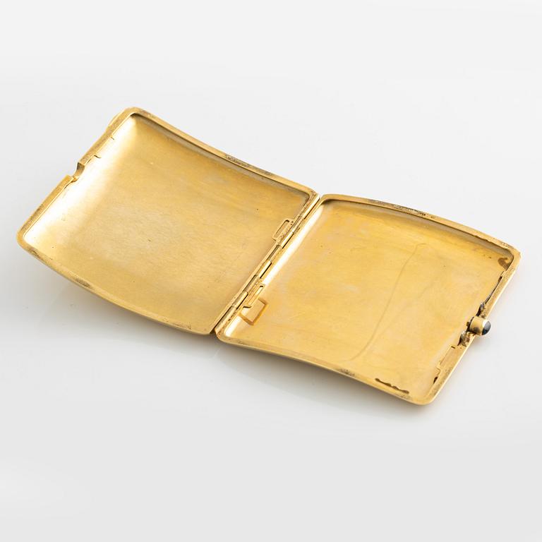 Case, 18K gold.