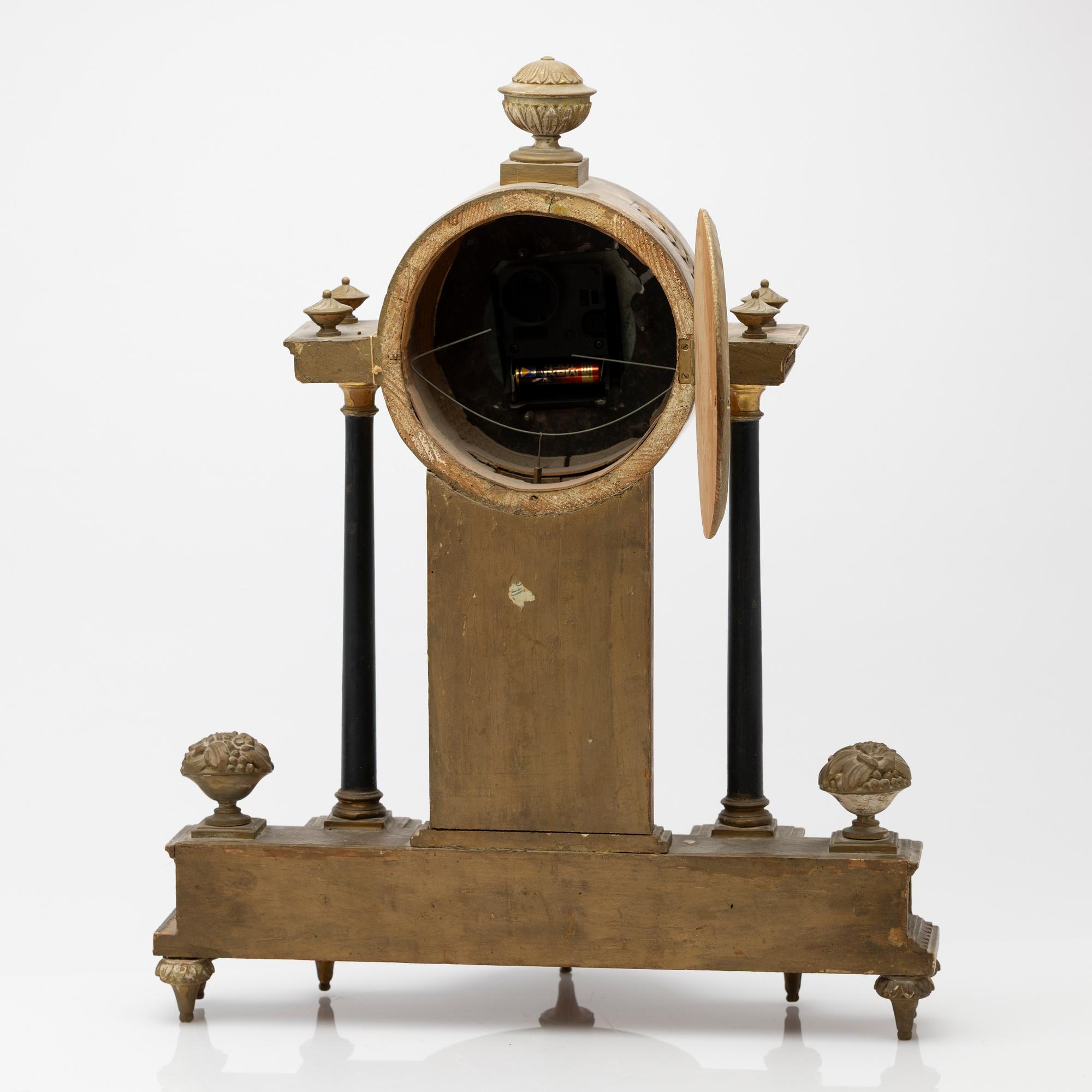 Table pendulum clock, 19th century.