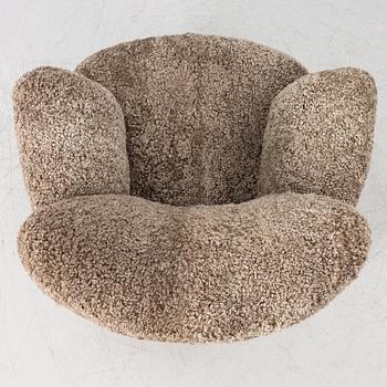 A pair of easy chairs, mid-20th century.