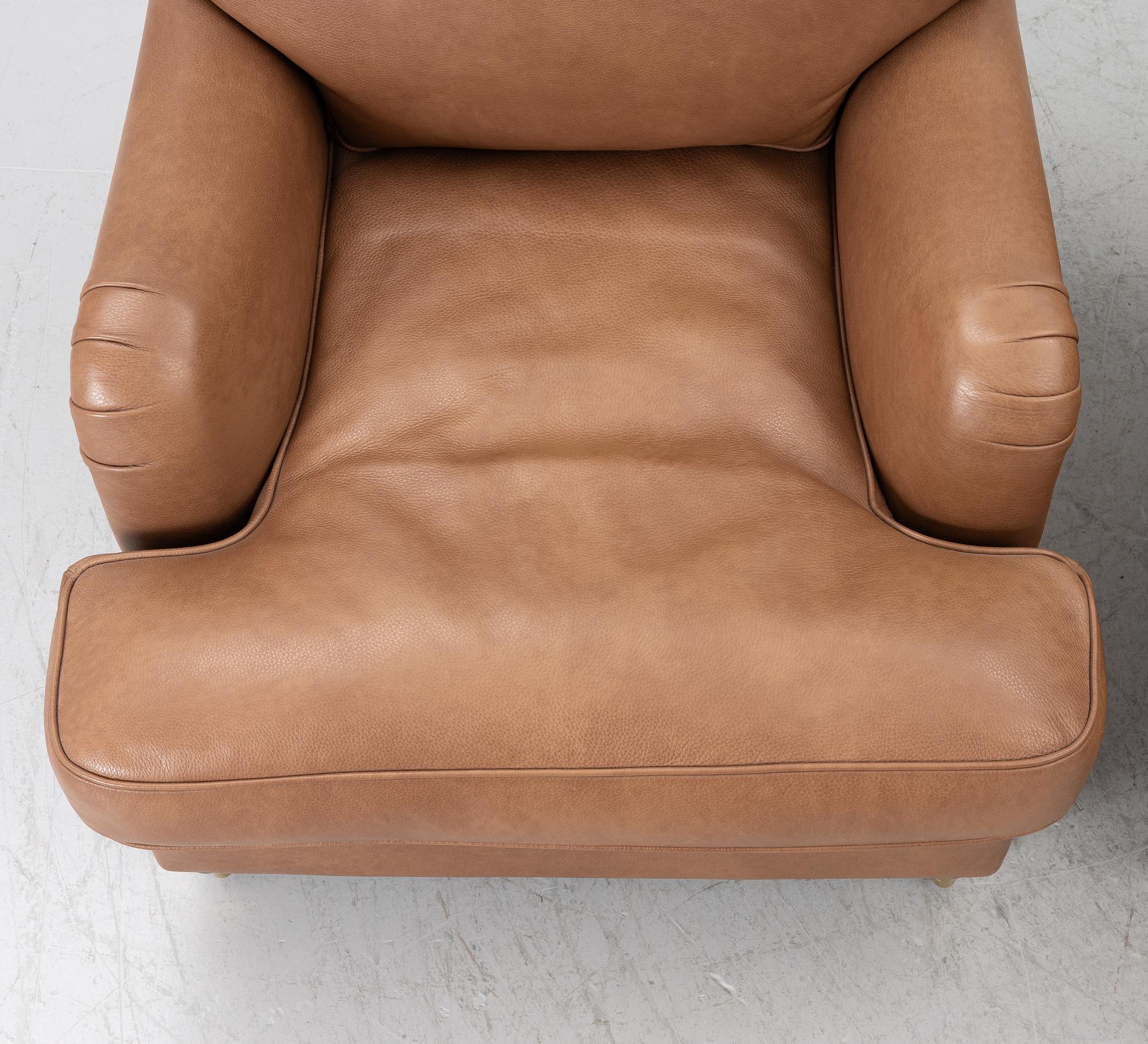 Armchairs, a pair, Howard model, IPD, Italy.