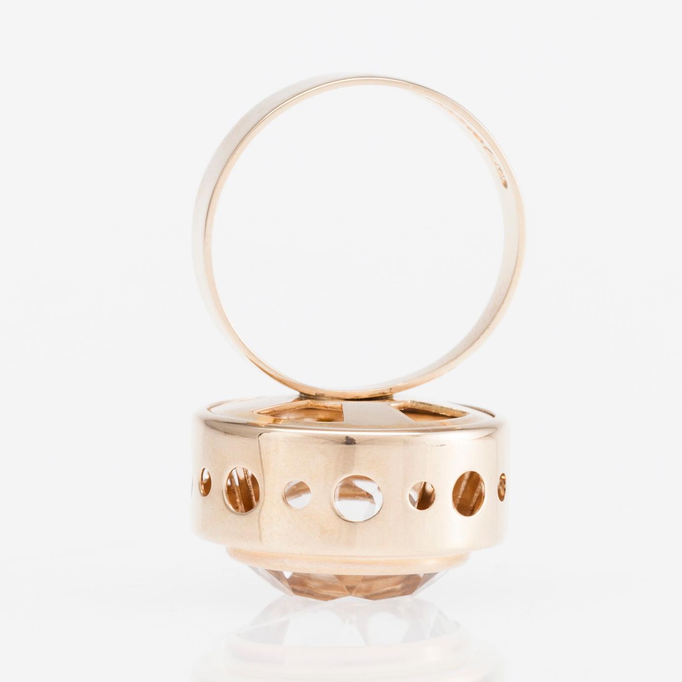 RING, 14K guld, fasettslipad bergskristall. Martti Viikinniemi, Riihimäki 1967. Vikt 7,1 g.
