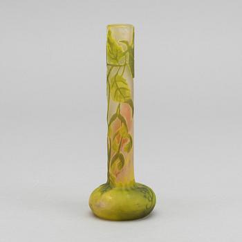 EMILE GALLÉ, a signed cameo glass vase around 1910.