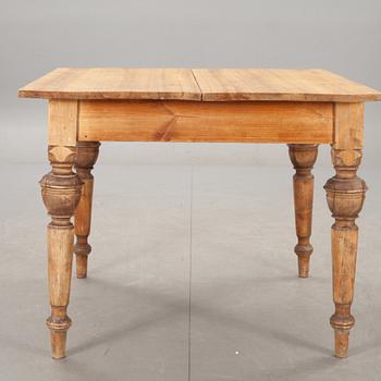 Bord, nyrenässans stil. 1800-talets slut.