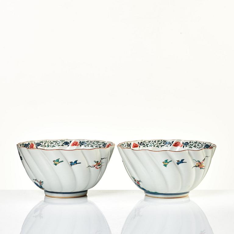 A pair of Japanese Kutani bowls, early 20th Century.