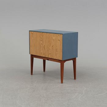 A mahogany chest of drawers, 1940's/50's.