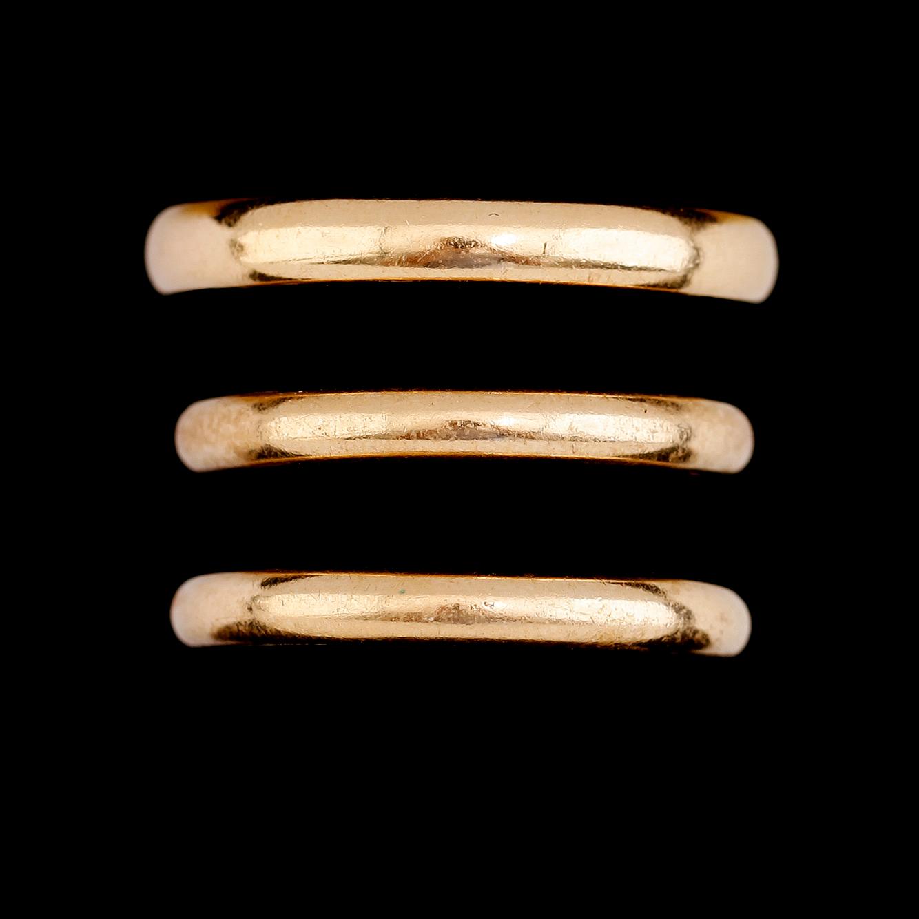 RINGAR, 3 st, 18K guld, 1900-talets mitt. Total vikt ca 12 g.