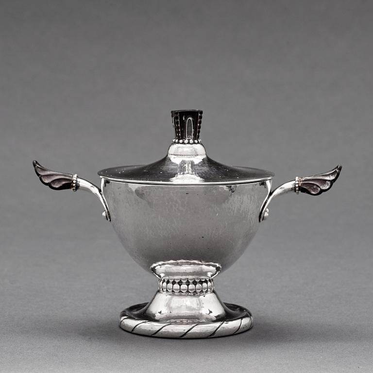 Georg Jensen, a 4 pieces coffee and tea service, Copenhagen 1915-19, 830/1000 silver. Design nr 88.