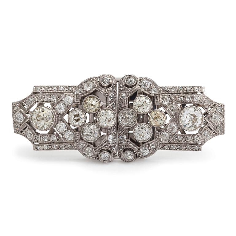 A 14K white gold Art Deco double clip brooch with old-cut diamonds approximately 4.90 cts in total. Austrian importmark.