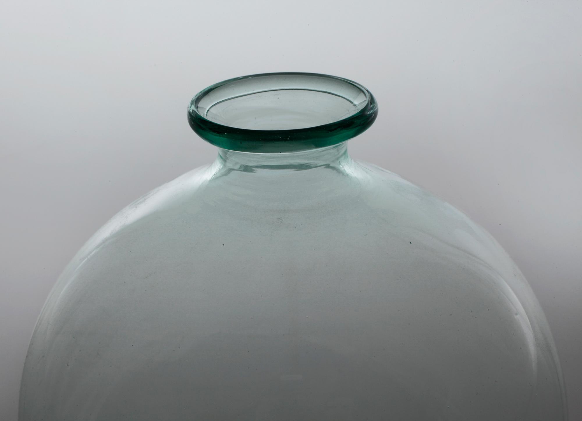 A glass vase, possibly by Napoleone Martinuzzi or Vetorio Zecchin, MVM Cappellin Murano, first half of the 20th century.