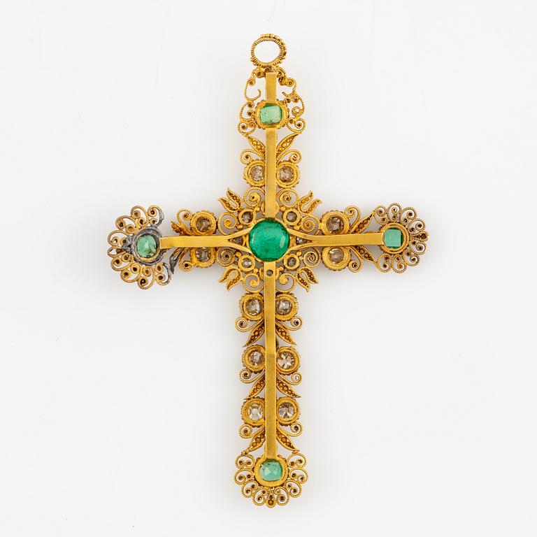 A cross in 14K gold set with faceted emeralds and old-cut diamonds, likely 18th century.
