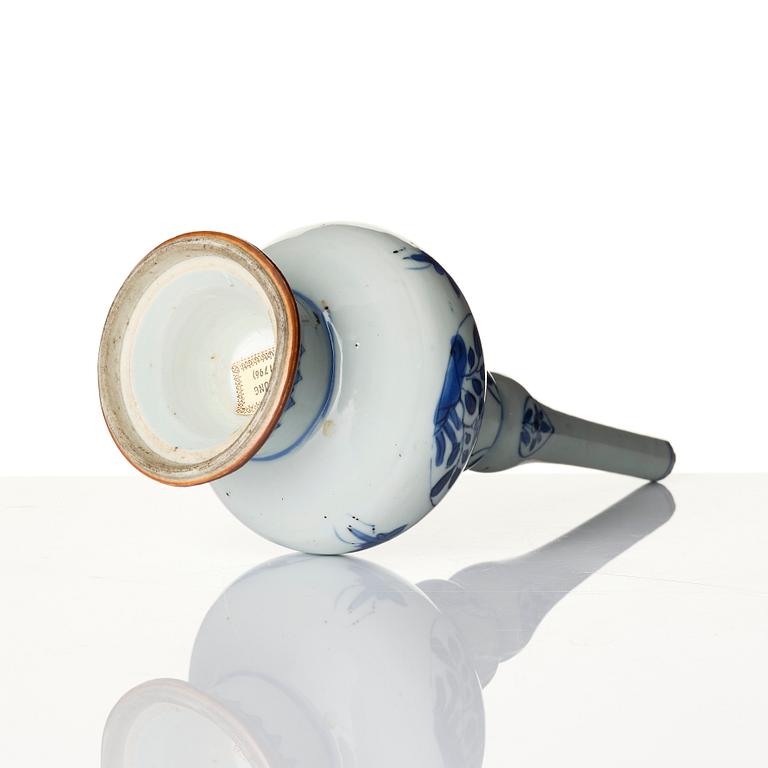 A Chinese blue and white porcelain water sprinkler, Qing dynasty, 18th century.