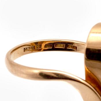 Ring 18K guld cabochonslipad opal, Guldsmed Björn Nilsson, Kristianstad, 1996.