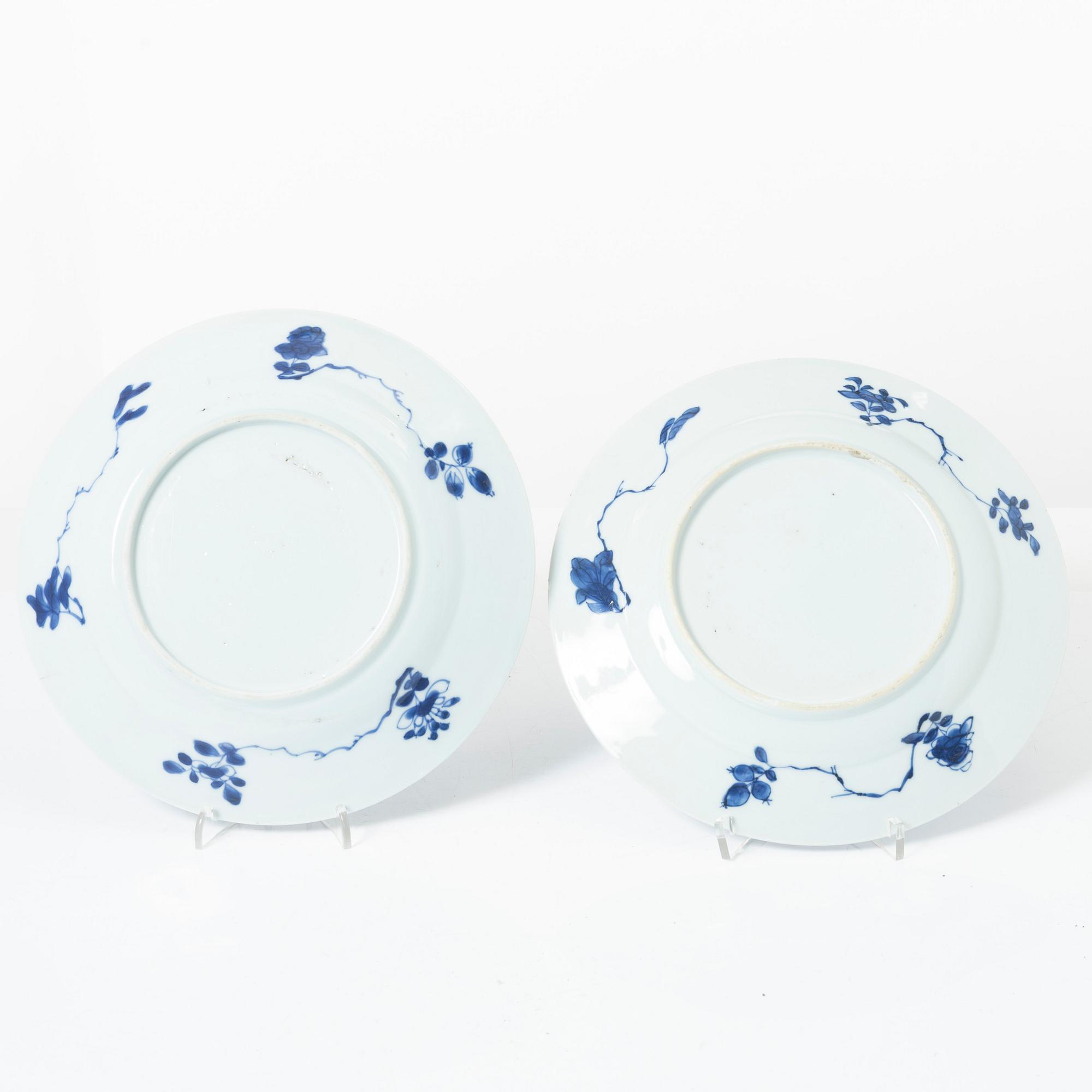 A pair of Chinese blue and white porcelain plates, Qing dynasty, Kangxi (1662-1722).