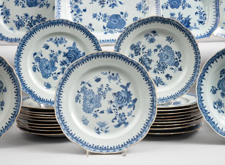 A blue and white dinner service, Qing dynasty, Qianlong (1736-95). (49 pieces).