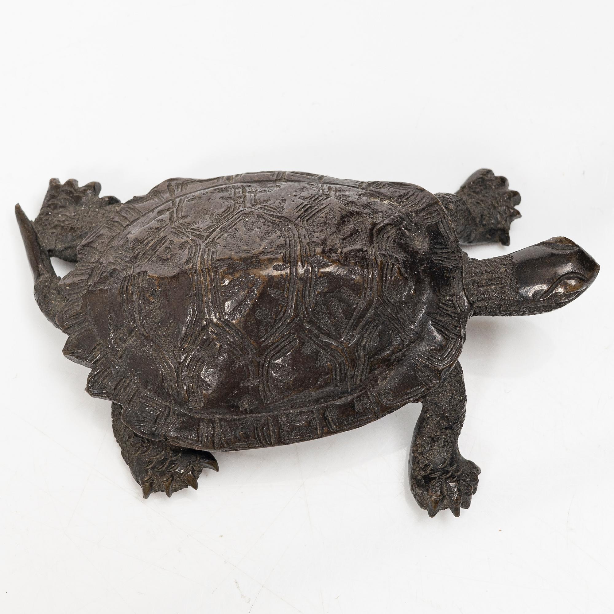 A bronze okimono, Japan, Meiji (1868-1912).