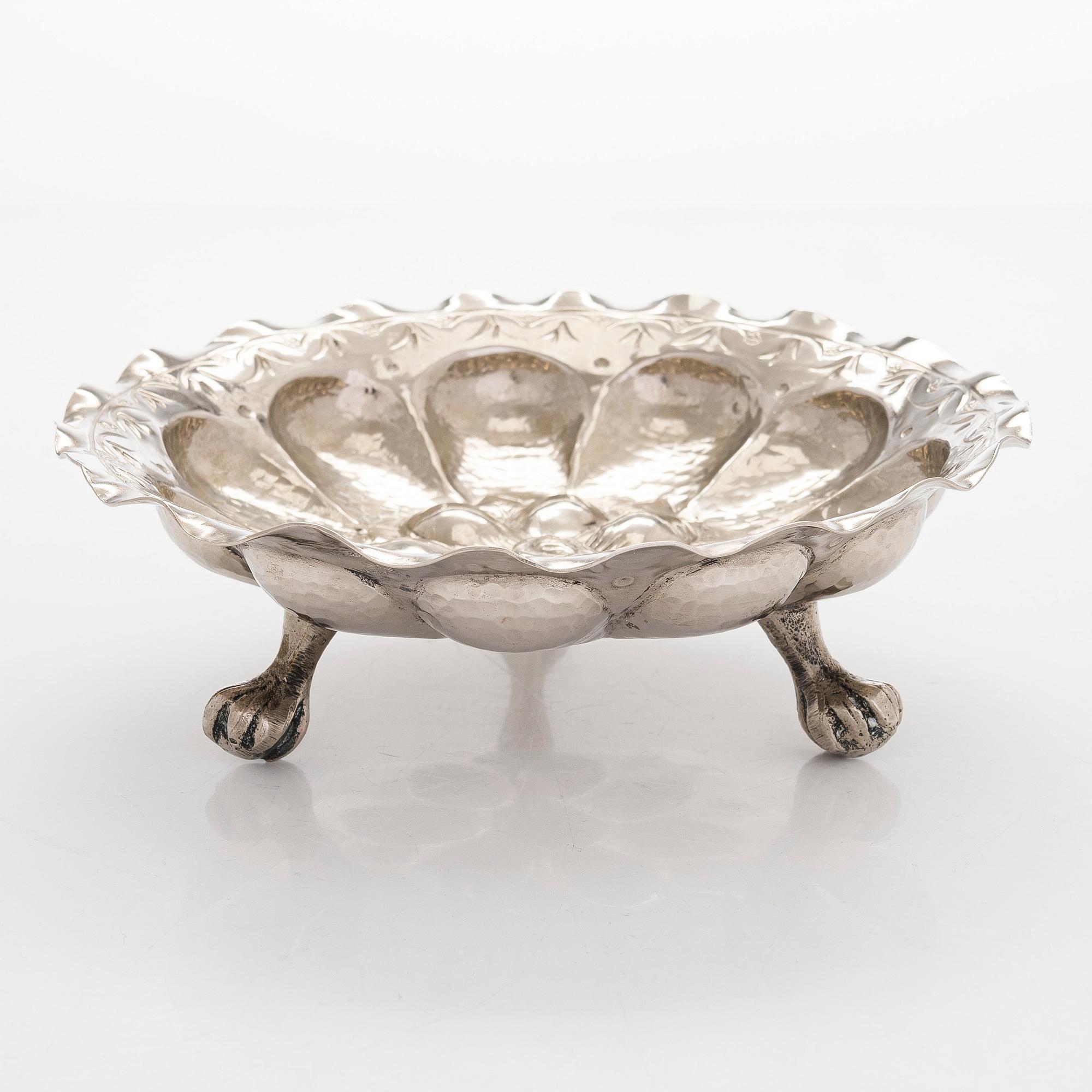 Skål, silver, 1900-tal. Stämplad P. Colonial med Native American märke.