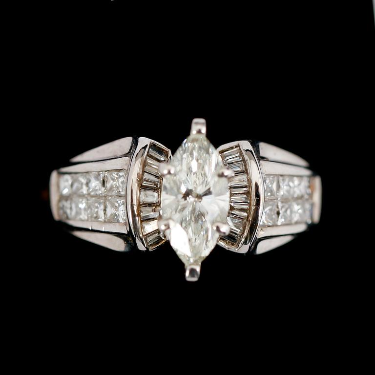 RING, 14 k vitguld, diamanter tot ca 2.0 ct.