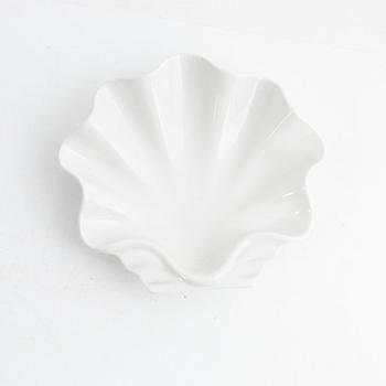 Harlad Salomon, twelve porcelain figuries and three dishes from the series "Skärgårdsdröm", Rörstrand, Sweden.