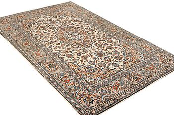 Matta, Keshan, ca 326 x 195 cm.