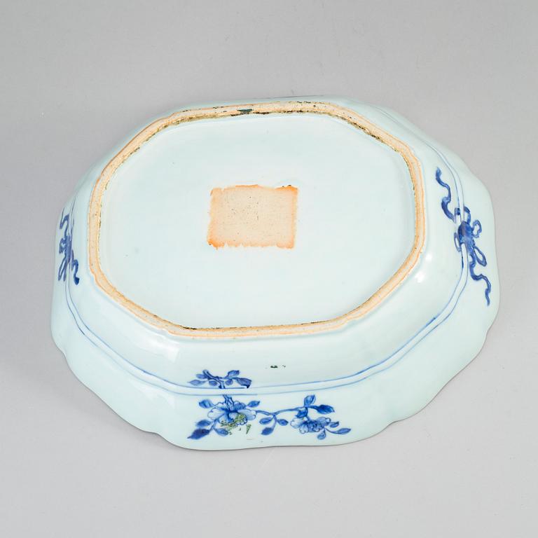 A blue and white dish, Qing dynasty, Qianlong (1736-95).