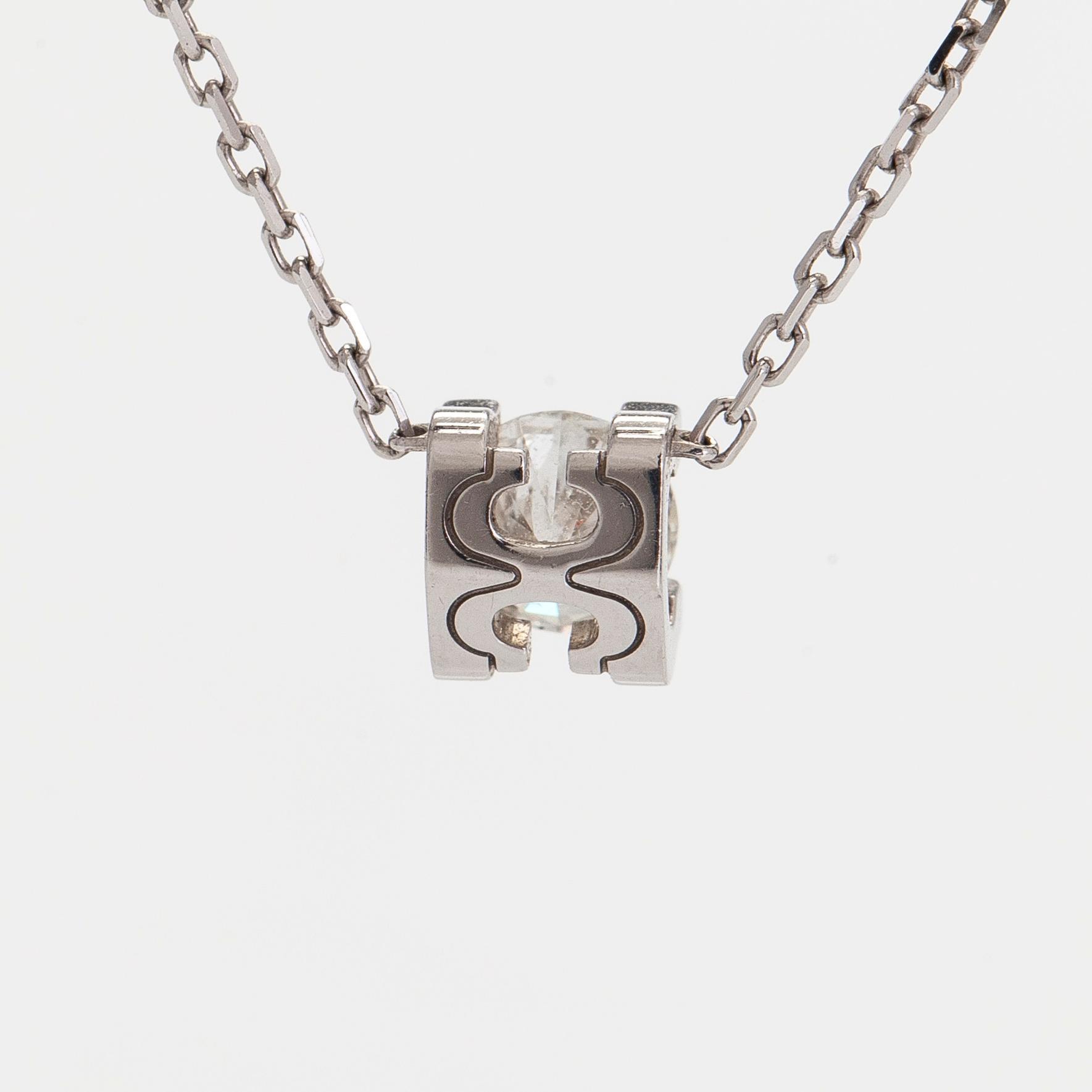 Cartier, kaulakoru, "C de Cartier", 18K valkokultaa ja briljanttihionttu timantti.