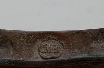 ARMSTÖD, brons, arkaiserande, sannolikt Japan, 1800-tal.