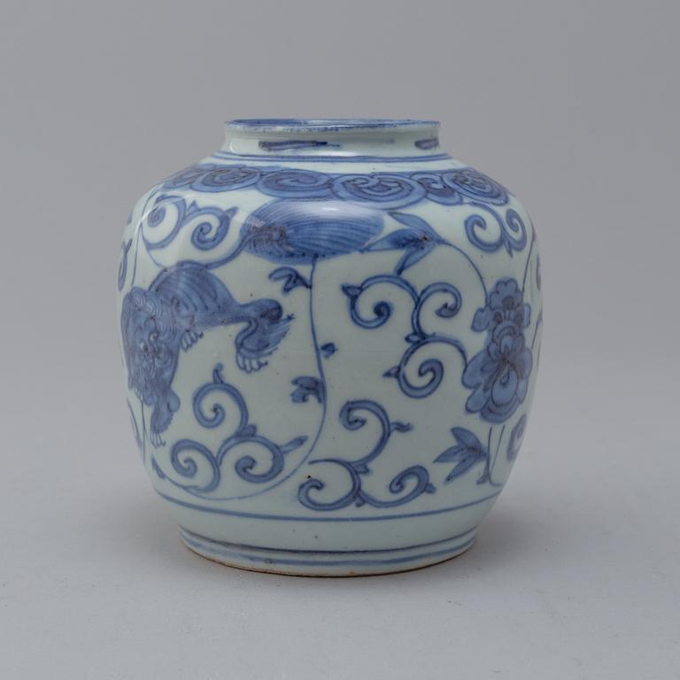 A blue and white jar, Ming dynasty, Wanli (1573-1620).