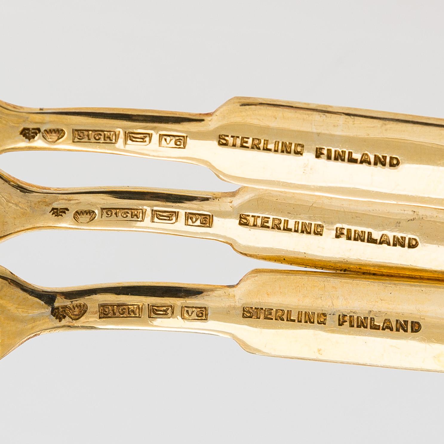 Tillander, tarjoiluhaarukoita, 6 kpl, emalia ja kullattu hopeaa (916), Helsinki 1950.